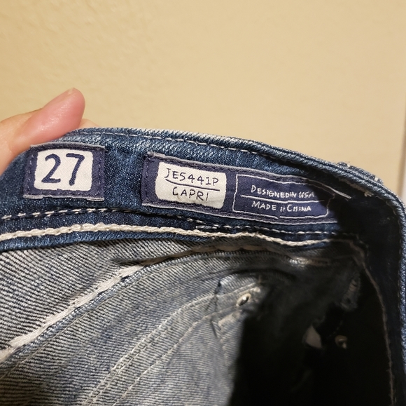 Miss Me Jeans Rhinestone Crop Capri Distressed Size 27 - Picture 5 of 6